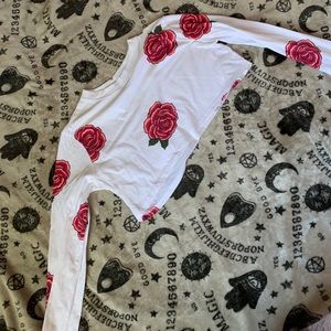 White crop top with rose printed pictures